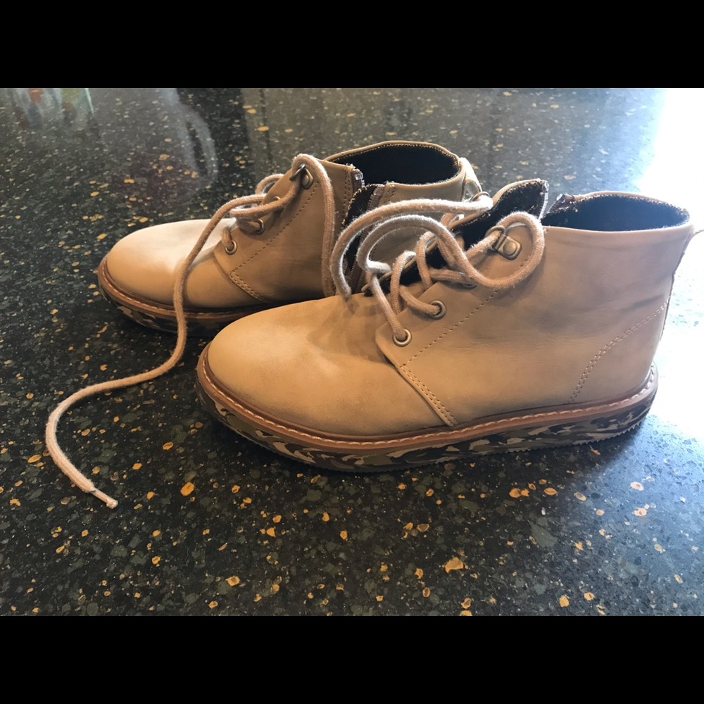 Zara Boy’s Chukka Boot size 34 US 2.5